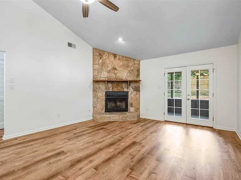 2556 Panther Creek Rd #B — Photo 7