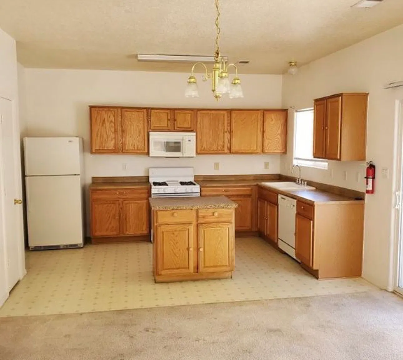 4 bed, 2250 sqft, $2,300 — Photo 3