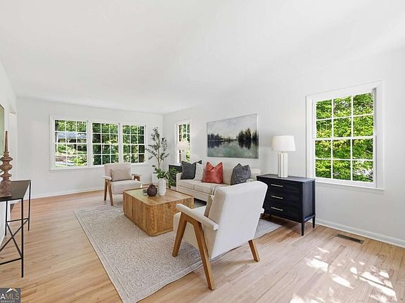 5th image of 120 Maple Ln