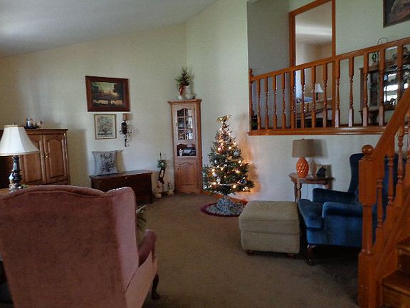 3rd image of 1063 Amherst Dr