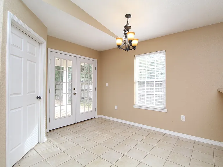 416 Bremen Ave — Photo 8