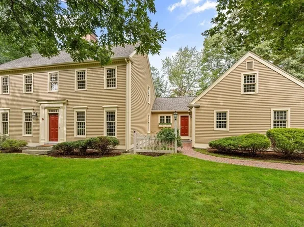 66 Pillings Pond Rd, Lynnfield, MA 01940
