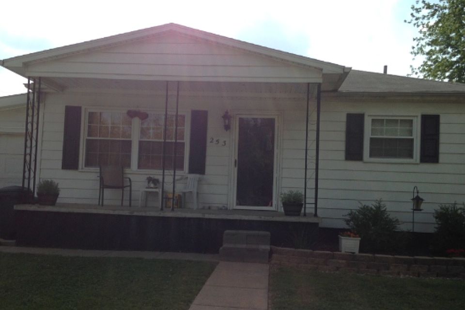1st image of 253 S Lincoln Ave