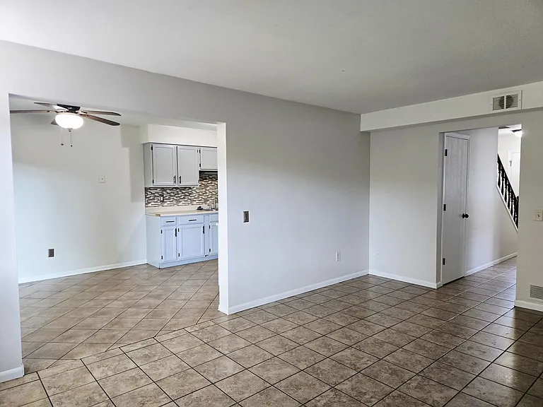 960 Autumn Ln — Photo 15