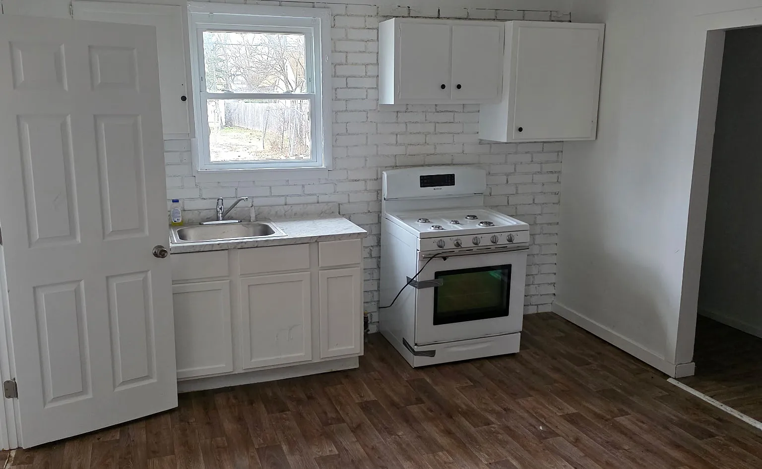 4 bed, 1365 sqft, $1,100 — Photo 2