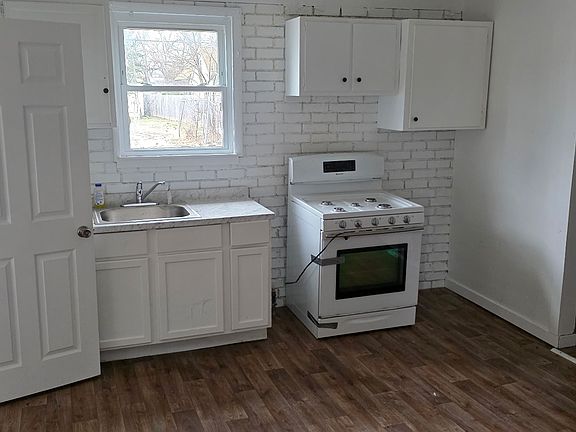 2nd image of 831 S Westmoreland Ave