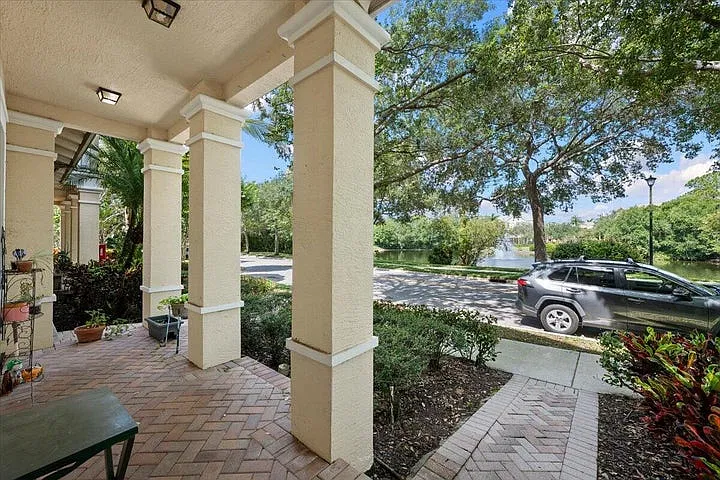 4 bed, 1897 sqft, $3,200 — Photo 2