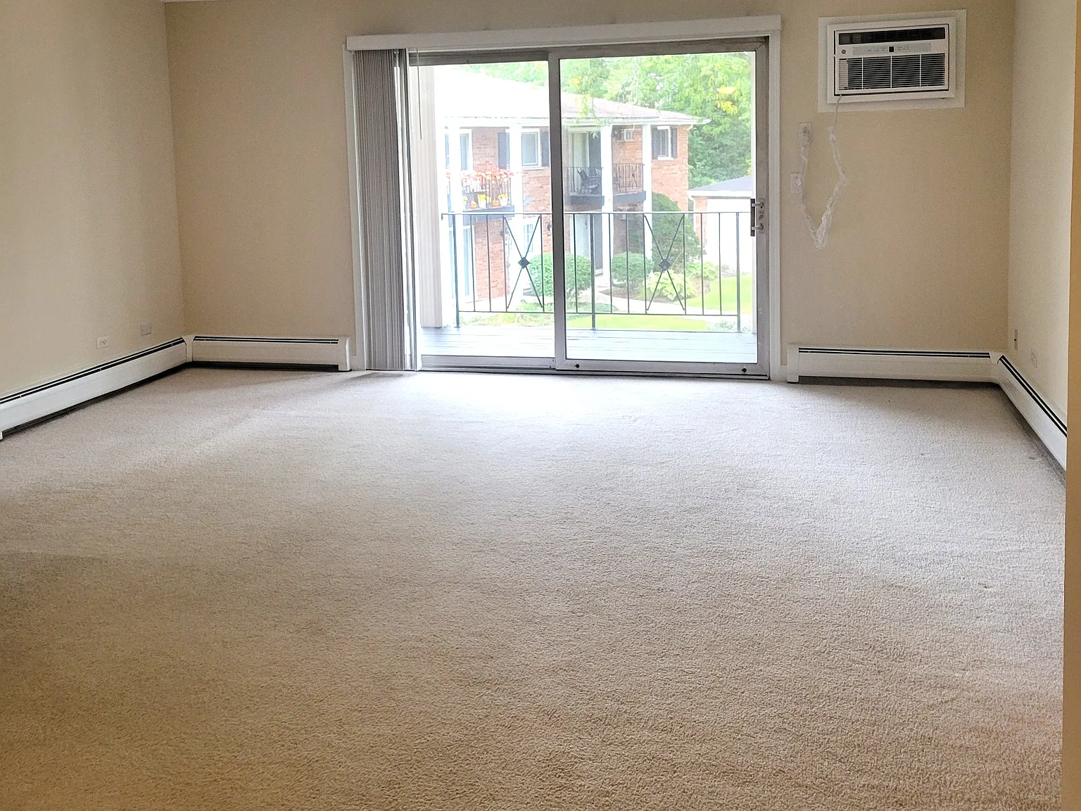 2 bed, 1000 sqft, $1,740 — Photo 4