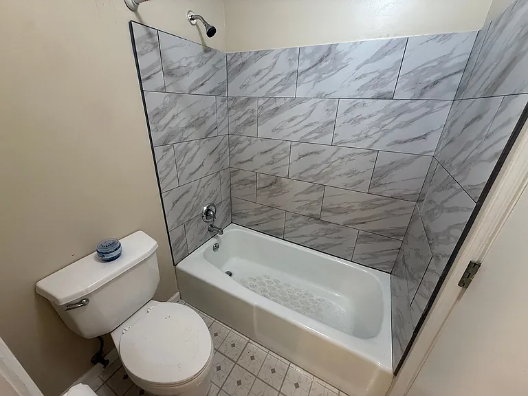 308 NE Lakeview Dr — Photo 11