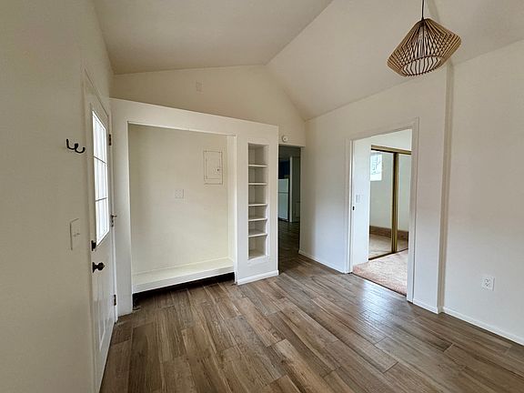 5th image of 3240 Strathmore Dr #1