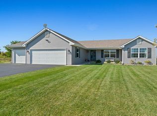 942 White Birch Ln, Davis Junction, IL 61020