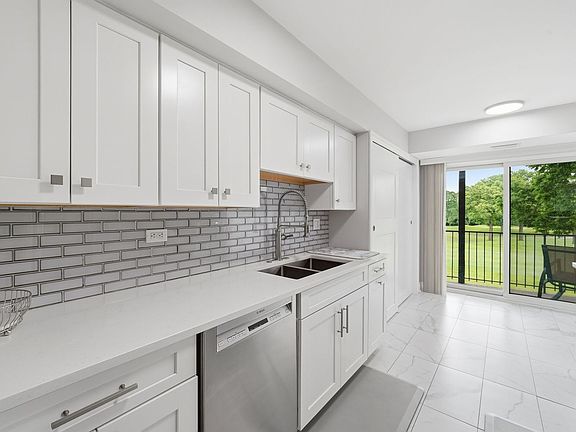 3rd image of 1400 N Yarmouth Pl APT 303