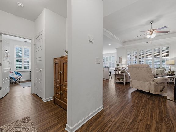 4th image of 213 Creekside Ct
