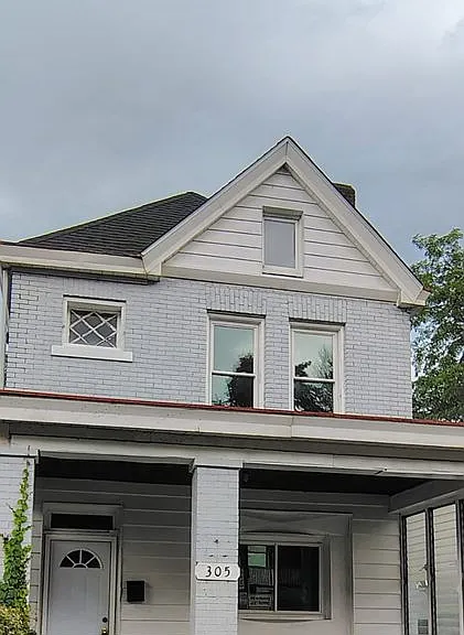 305 Moore Ave — Photo 1