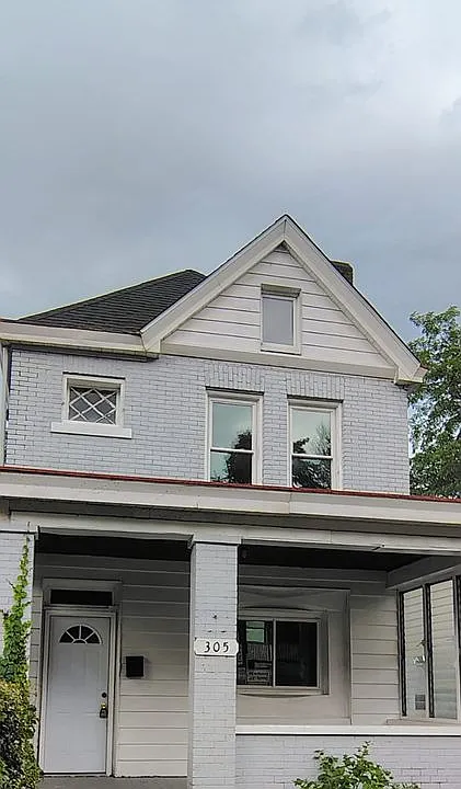 305 Moore Ave