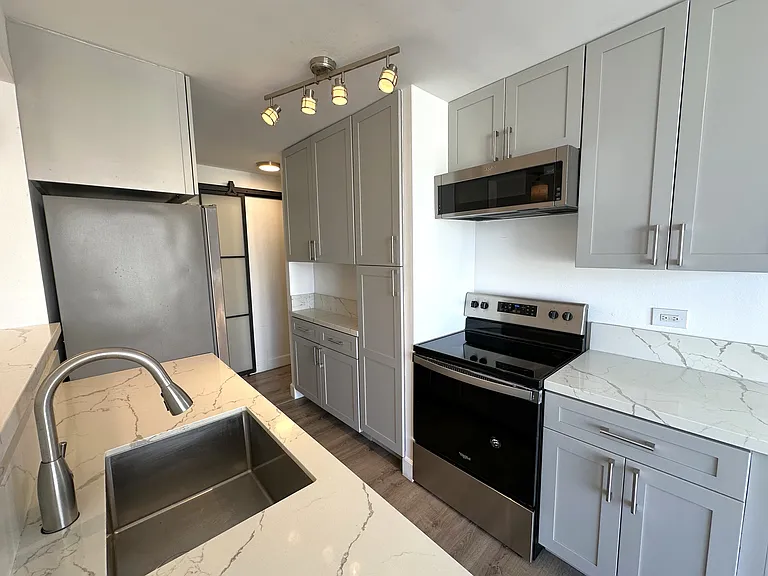 1069 Spencer St #1105 — Photo 8