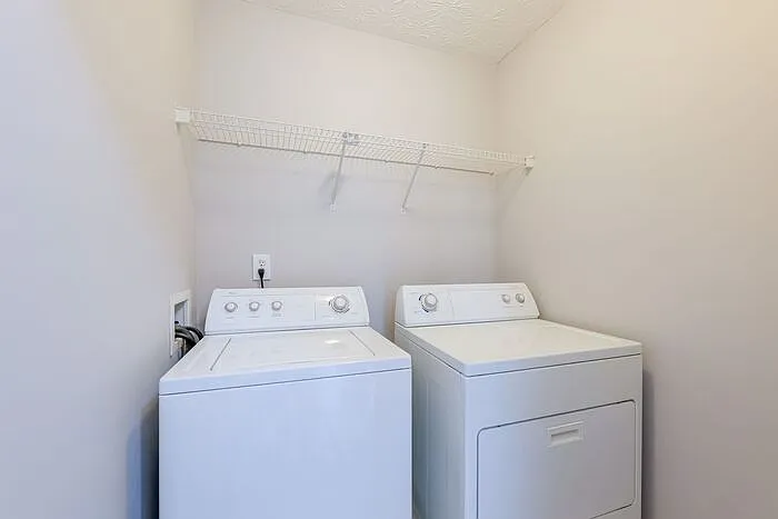 641 W Oaks Dr — Photo 22