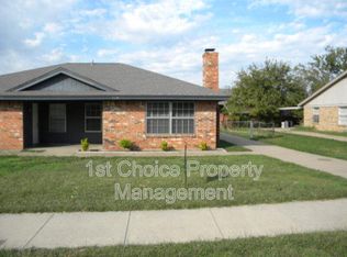7043 Crosstimbers Ln, North Richland Hills, TX 76182