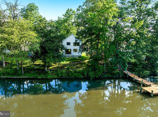 2054 Shore Dr, Edgewater, MD 21037