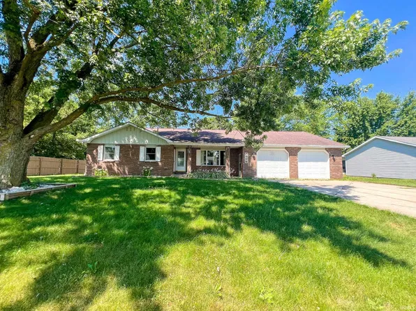 429 Jay St, Topeka, IN 46571