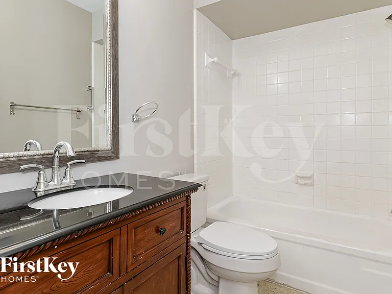 687 SW Heather St — Photo 15