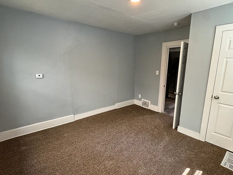 910 Whittier Ave — Photo 5