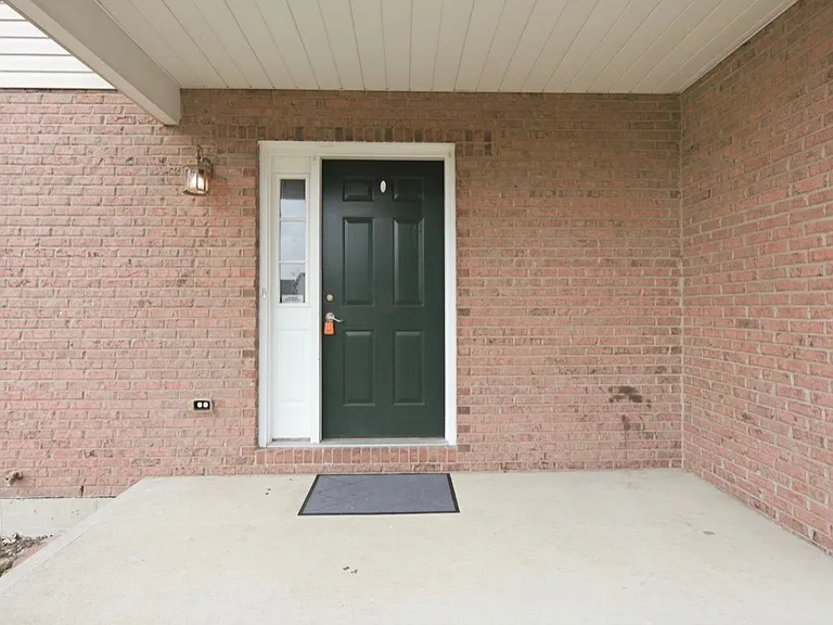 7649 Tollgate Ct — Photo 3