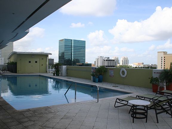 4th image of 315 NE 3rd Ave APT 1204