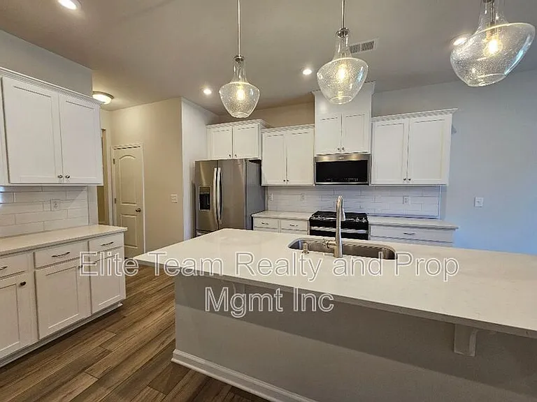 3108 Cheyney Park Dr — Photo 7