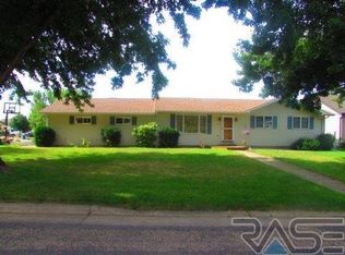 513 Sunrise St, Garretson, SD 57030