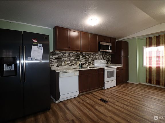4th image of 1104 Coweeman Lane #1104