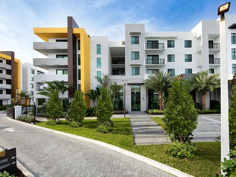 Uptown Boca Villas — Photo 37