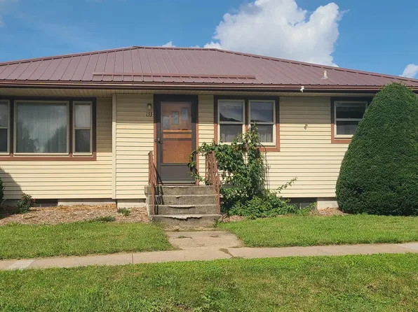 133 E Greene St, Postville, IA 52162