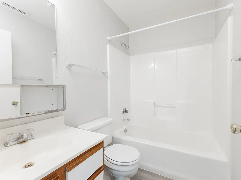 4825 N Robert Rd — Photo 13