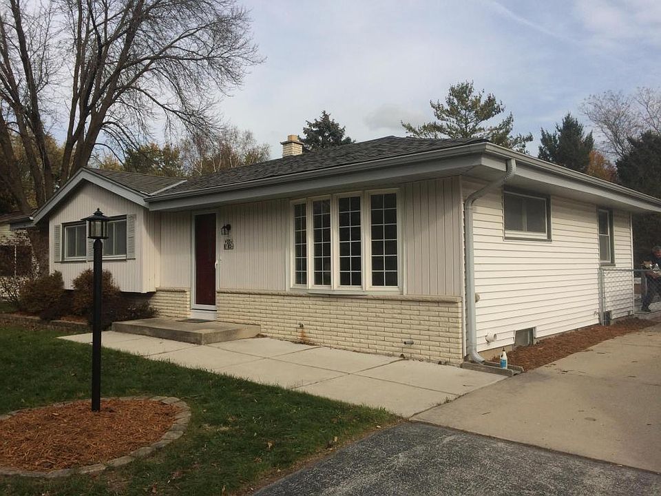 1st image of W234N5824 Lilac Dr
