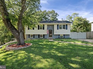 18906 White Oak Dr, Triangle, VA 22172