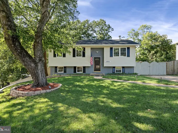 18906 White Oak Dr, Triangle, VA 22172