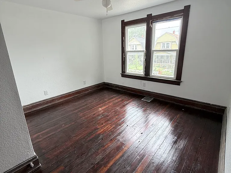 264 Knower St — Photo 7