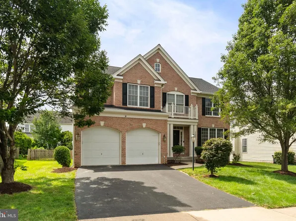 8208 Kerfoot Dr, Gainesville, VA 20155