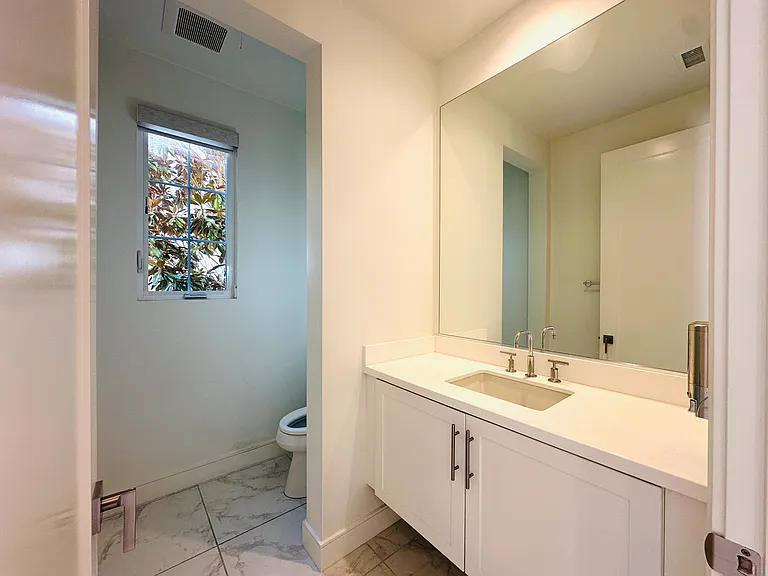 139 Winnett — Photo 7