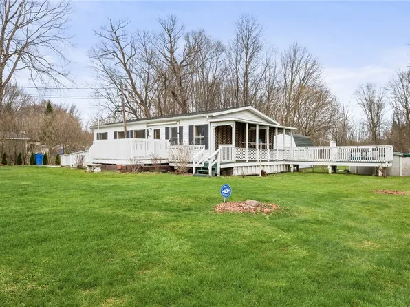 1731 Pioneer Rd, Shortsville, NY 14548