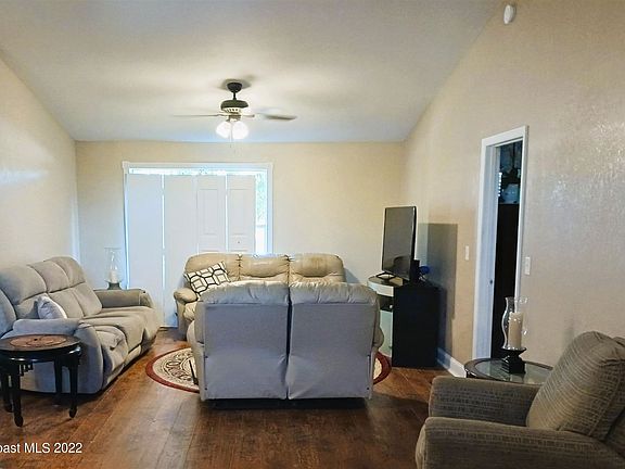 3rd image of 1620 Privet Ct