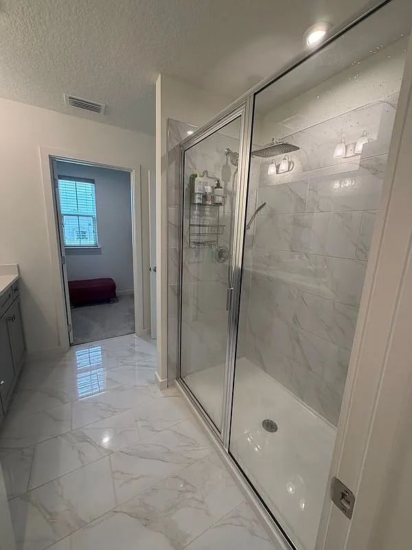 1 bed, 1.0 bath, 300 sqft, $900 — Photo 2