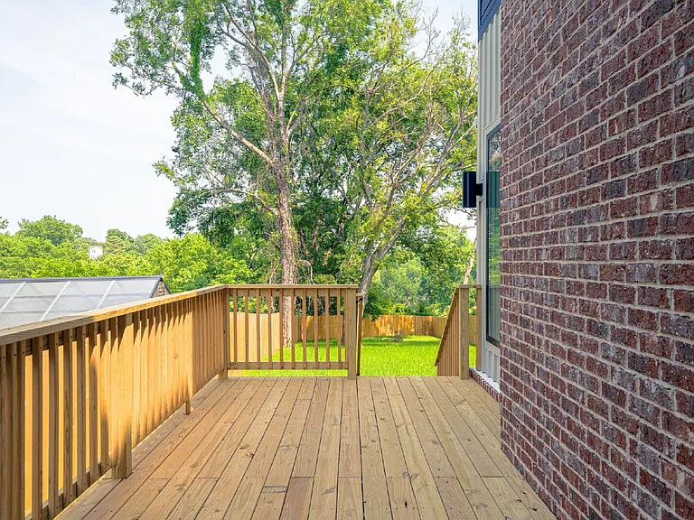 303 Riverside Dr #B — Photo 49