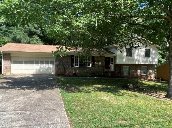 17 Lynn Cir, Newnan, GA 30263