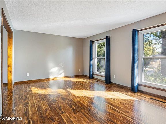 3rd image of 2904 Fairview Cir