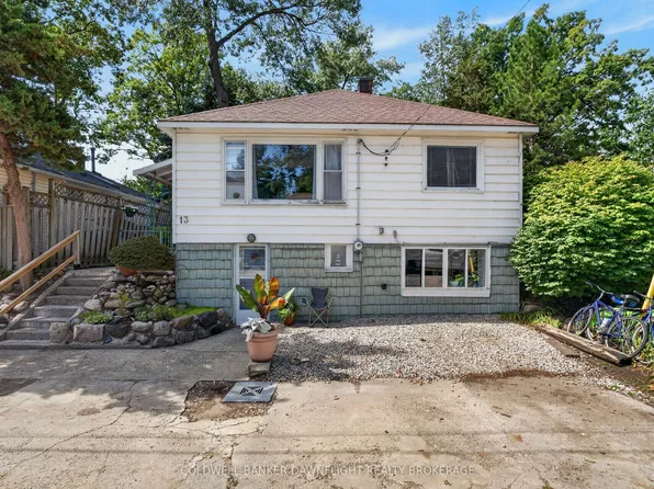 13 Warwick Ave, Lambton Shores, ON N0M 1T0