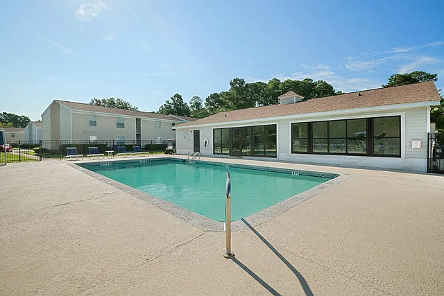 The Retreat at Hidden Bay Apartment Homes — Photo 2