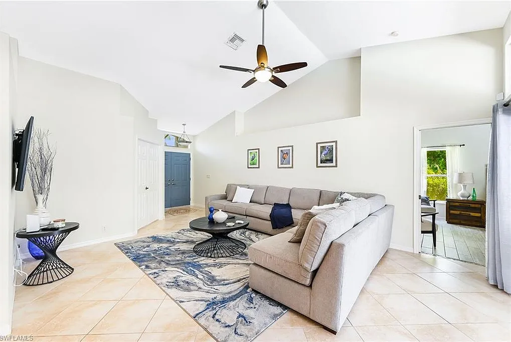 3 bed, 2.0 bath, 1823 sqft, $6,950 — Photo 4