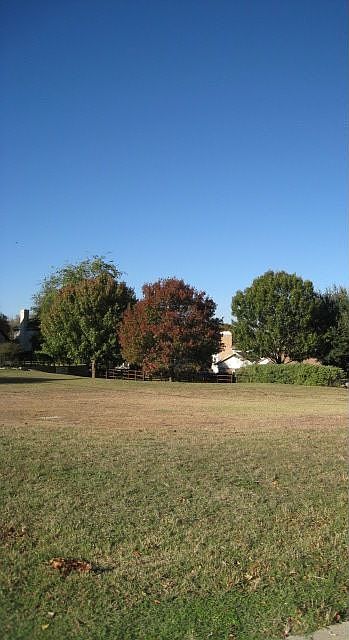 1st image of 2201 Oakwood Ct